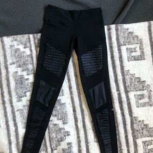ALO Yoga Moto Leggings in Black